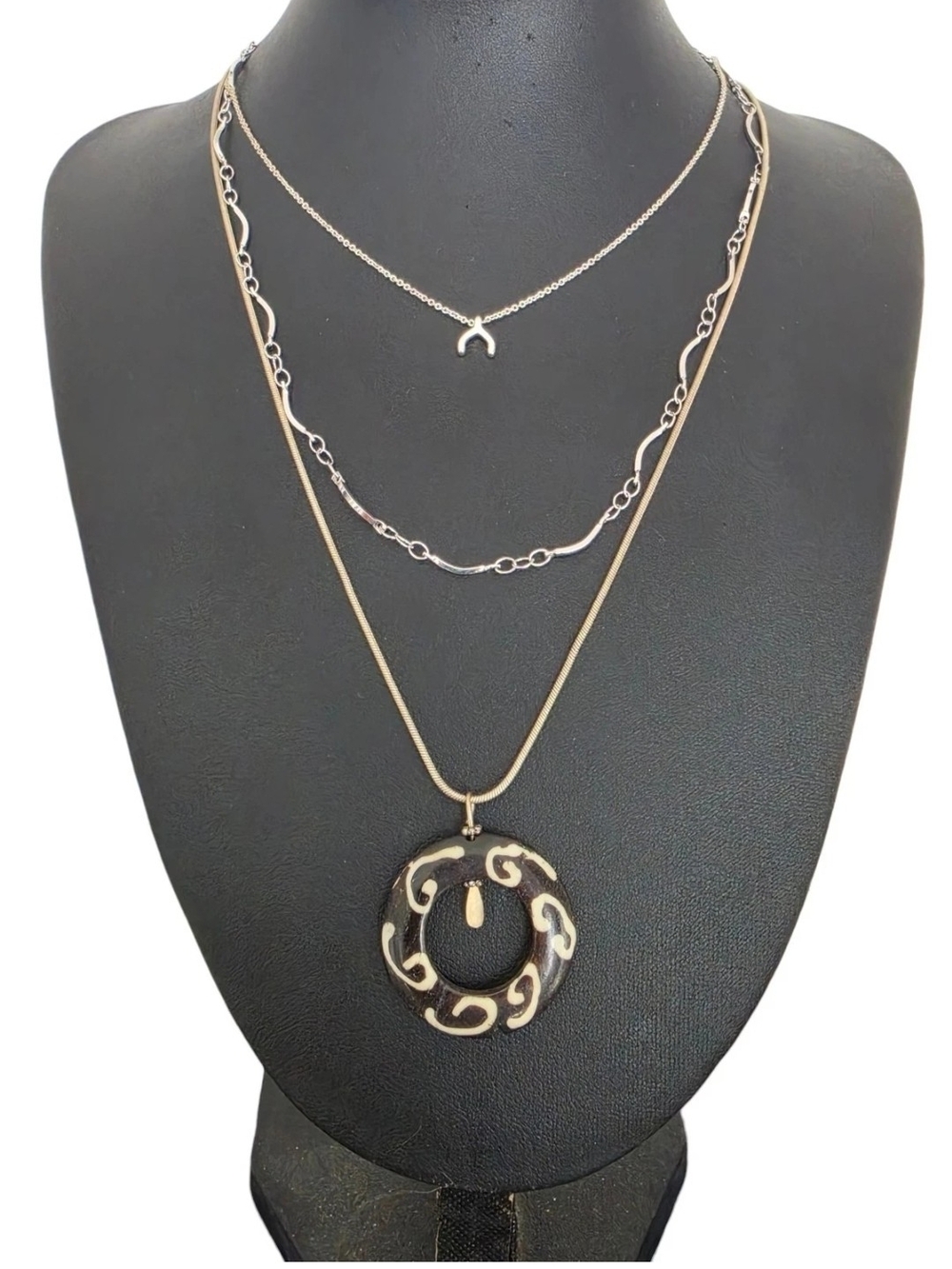 Women’s Layered Gold and Black Pendant Necklace - Elegant Triple Chain